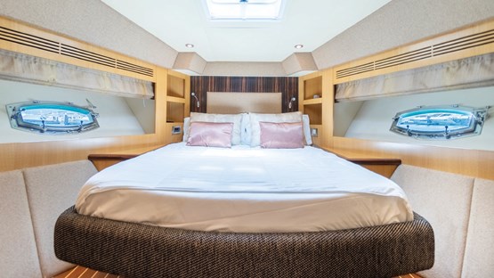 Lagoona Majesty 56ft | AED 1150/ Hour